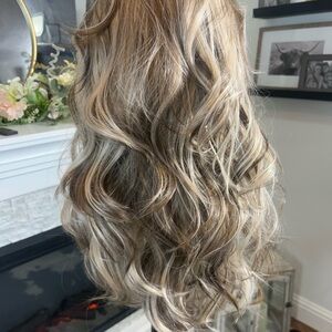 Chelsey Smith Crowns Blonde Blend Wig